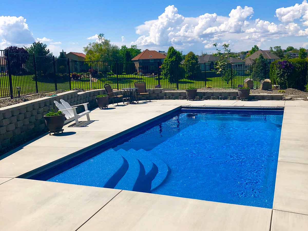 Copano Pools and Spas beautiful blue water in a newly completed pool